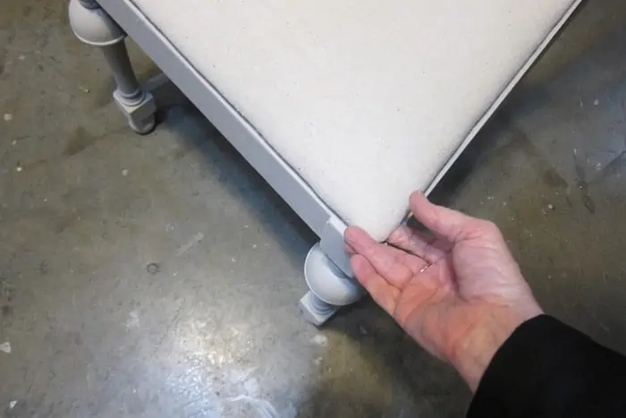 how to remove a chair seat