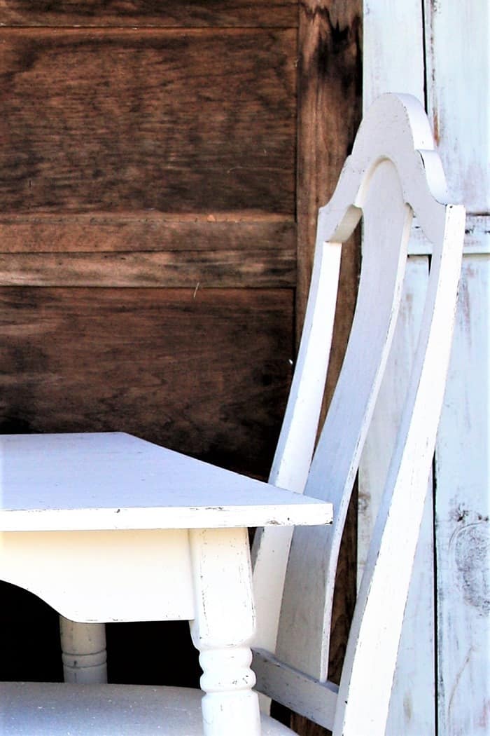 paint a table and chairs using Behr Scuff Resistand Paint in white