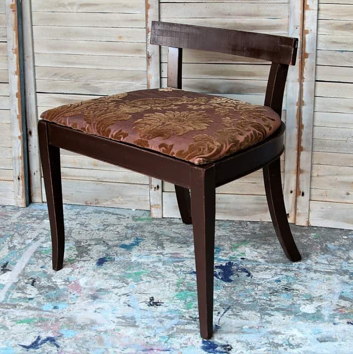 how to makeover a wood vanity stool with spray paint and fabric (3)