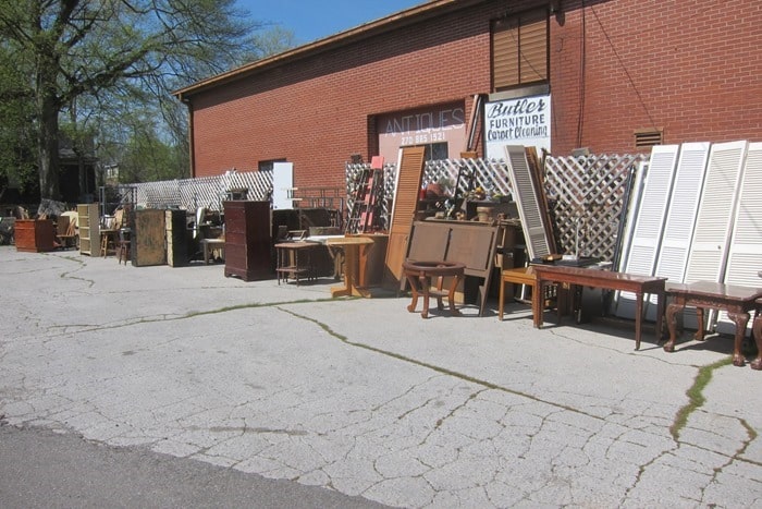 junk shopping in Kentucky with Petticoat Junktion (1)