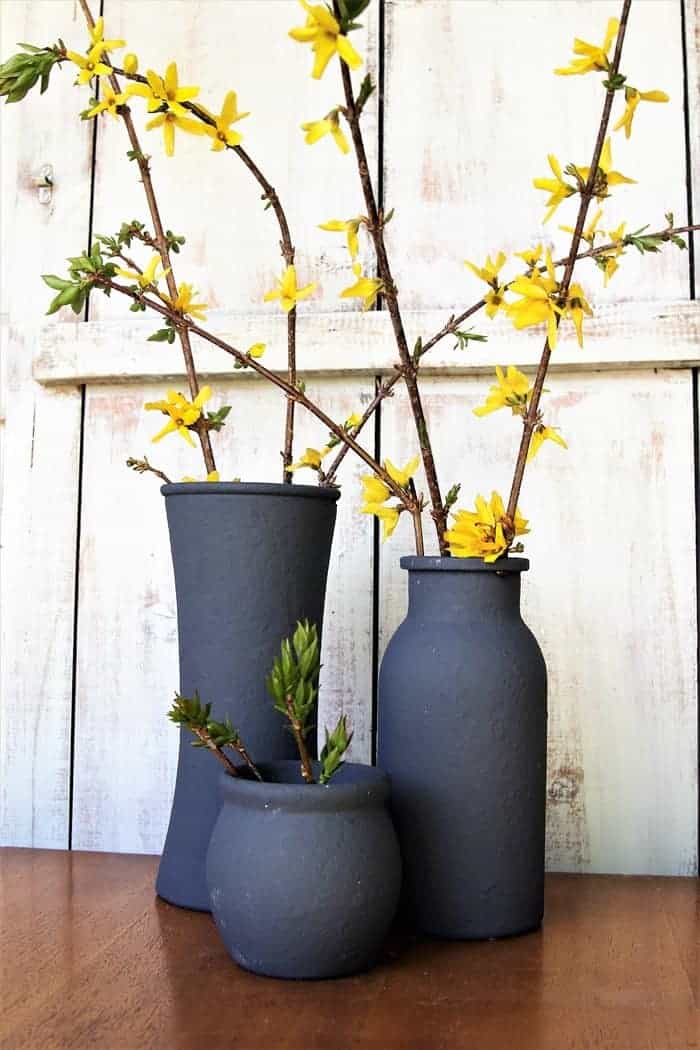make textured vases with baking soda paint mixture and gloss sealer