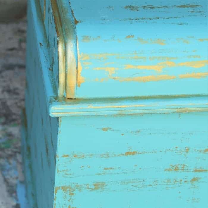 paint metallic gold highlight accents on painted furniture
