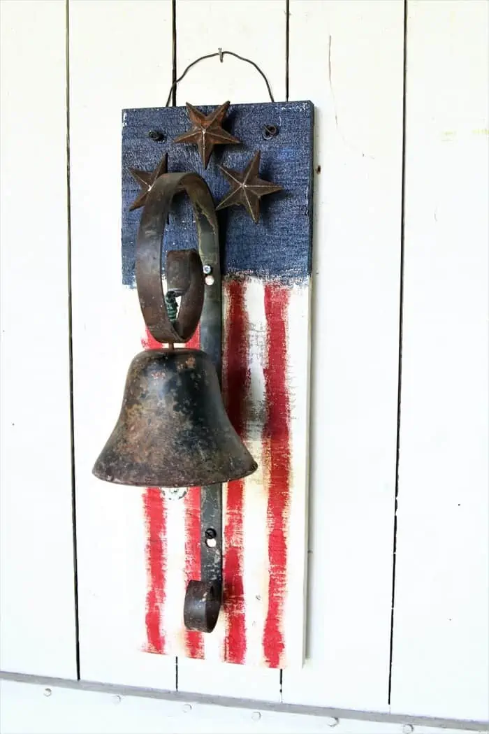 how to hand paint a red white and blue flag on a piece of reclaimed wood