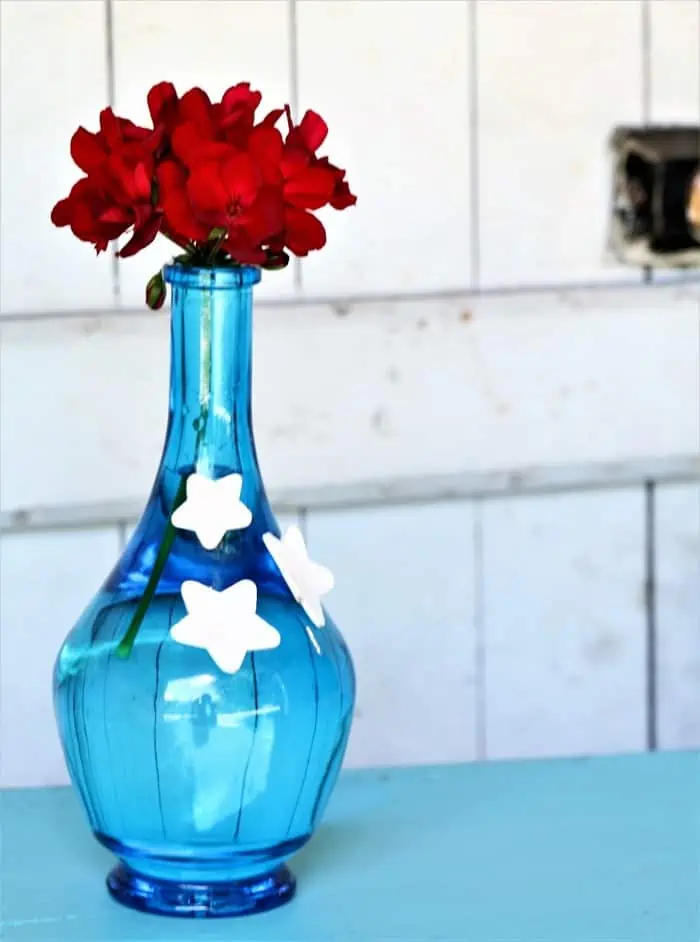 how to make a simple red white and blue flower display