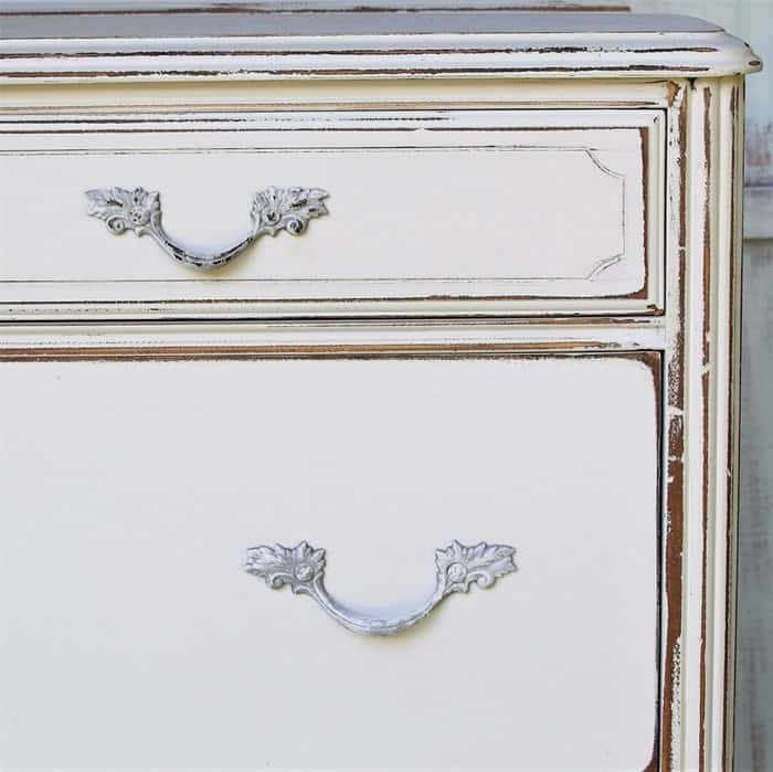how to paint French Provincial drawer pulls white with latex paint (2)