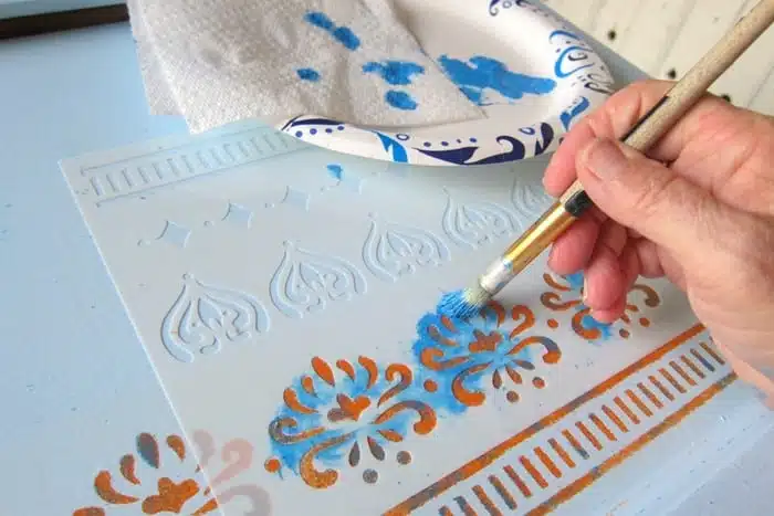 how to use a second color on the same stencil design