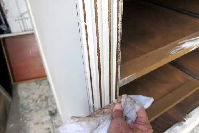 how to use furniture wax on distressed paint