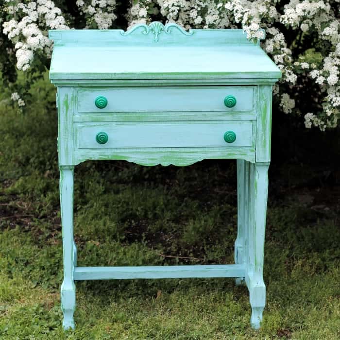 How to paint old sewing machine cabinets