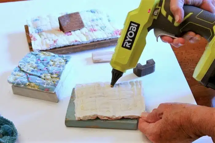 how to use a Ryobi battery operated glue gun to make craft projects