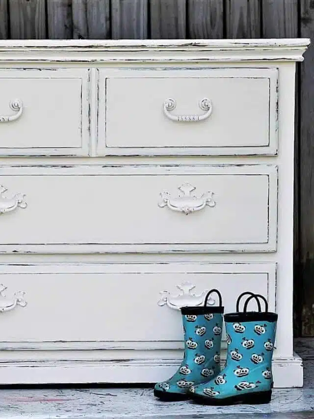 How to make white furniture look distressed and naturally worn (2)