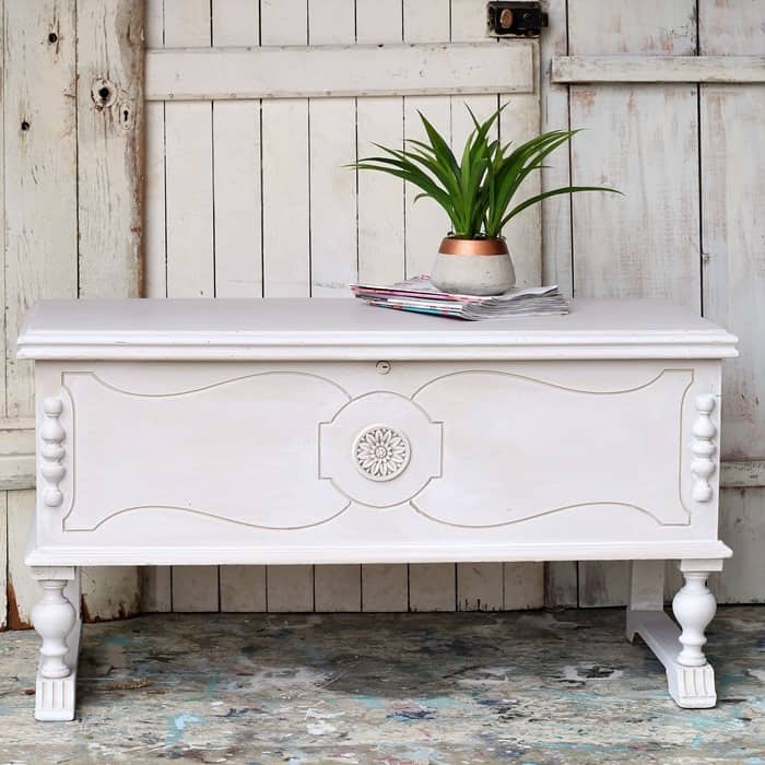 how to paint an old cedar chest and make it look moderrn