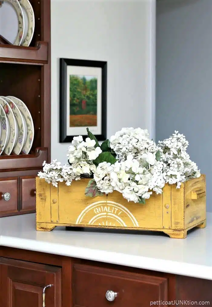 how to paint a wood box and make a flower planter