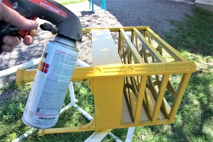 how to use Rustoleum spray paint to paint furniture