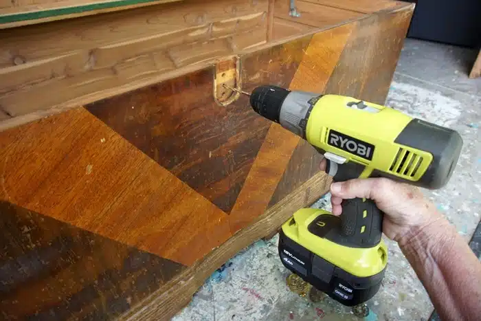 drill hole for screw in furniture