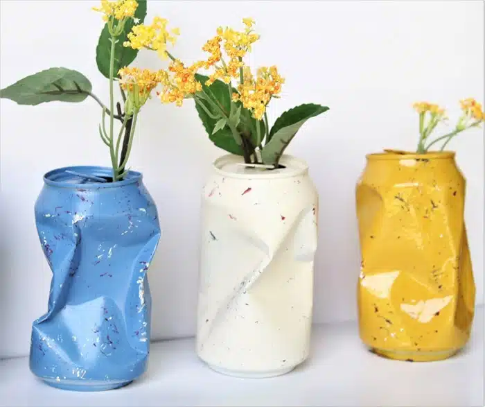 how to spray paint aluminum cans to make cute vases