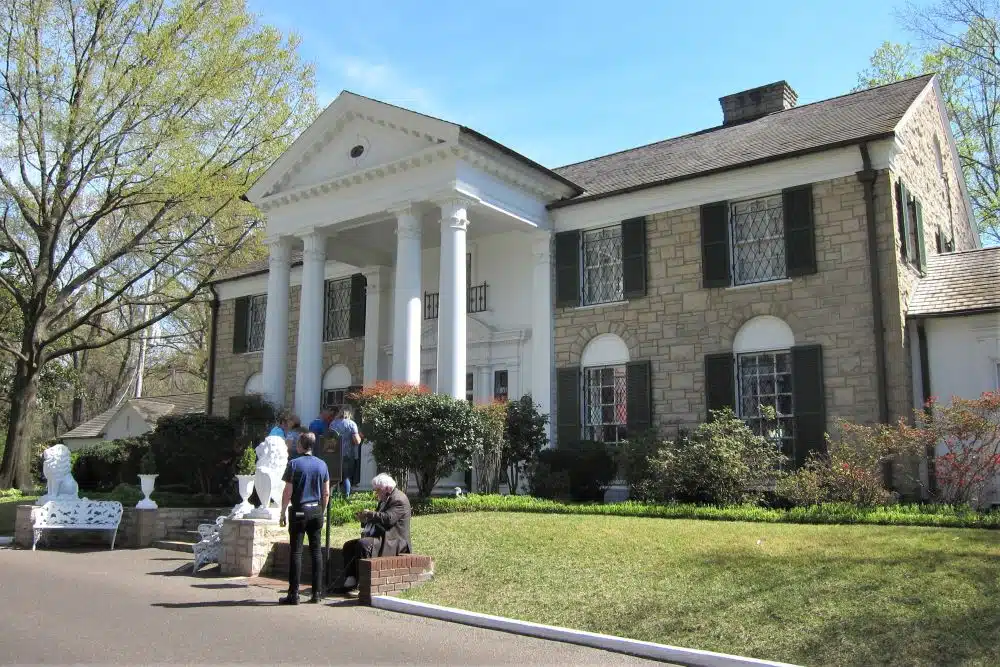 Elvis Presley Graceland Mansion in Memphis (2)