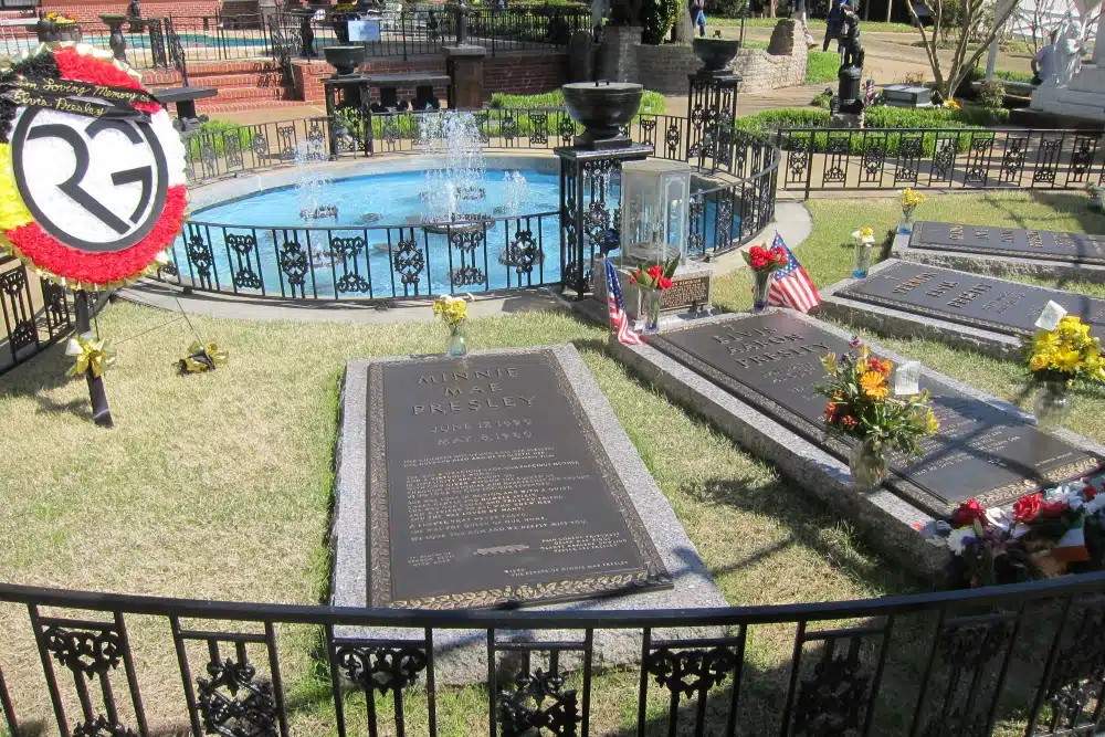 Elvis grave at Graceland