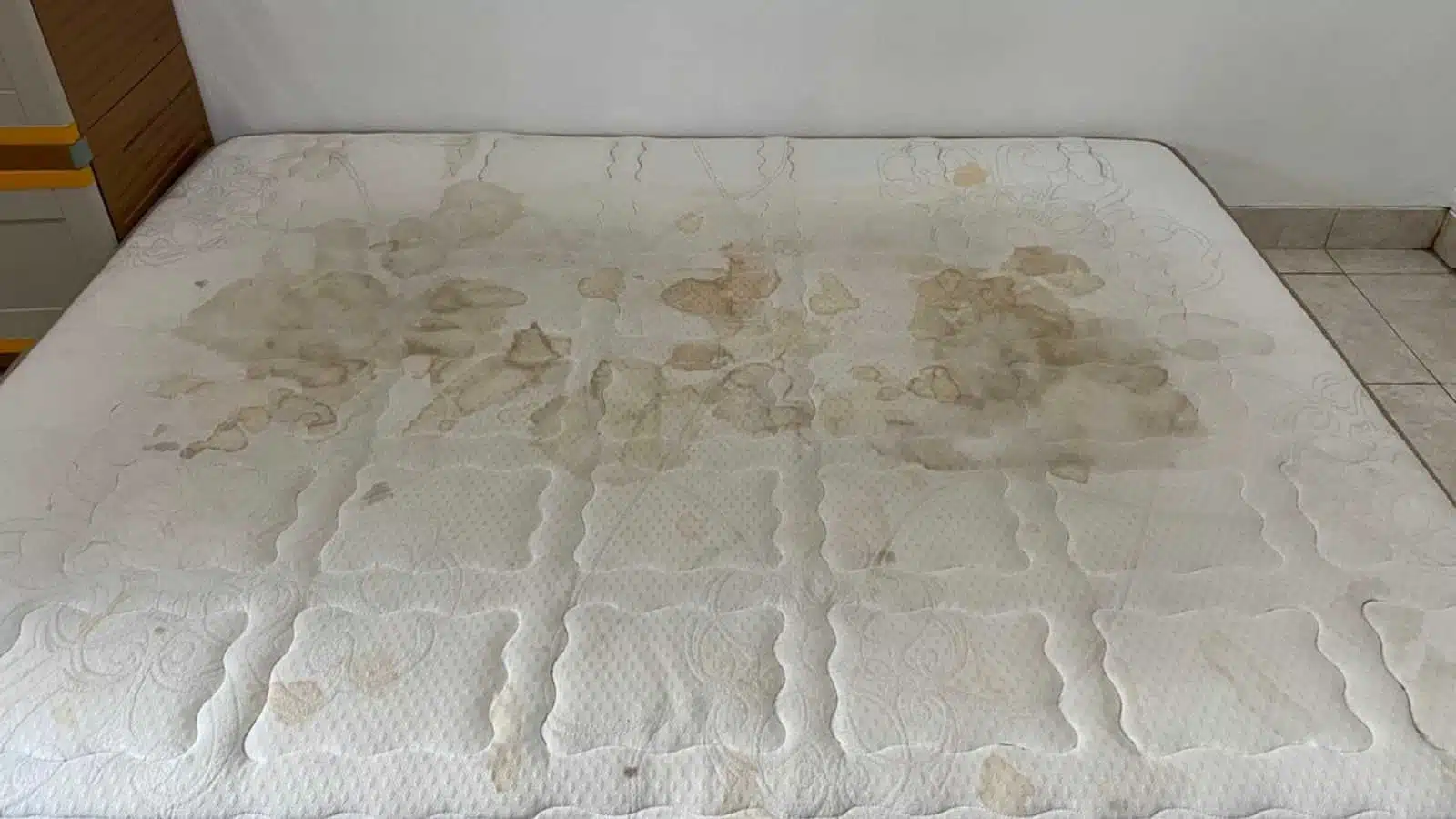 stains of dirt on mattresses