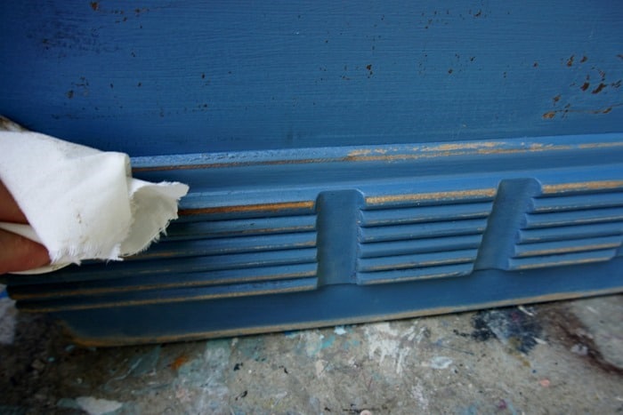 how to apply dark wax to furniture