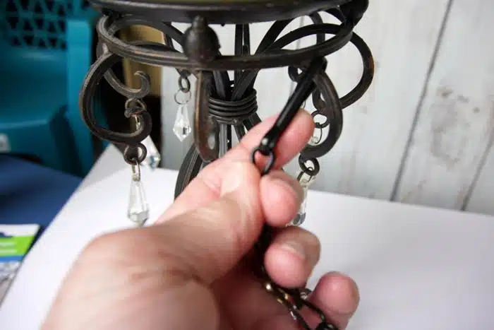 how to use a metal chain hanger from Dollar Tree for bird feeders
