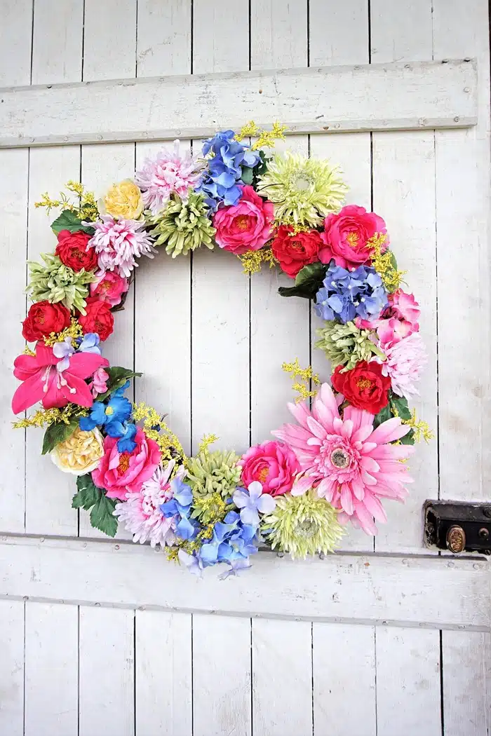 How to make a Summer wreath with many colorful flowers