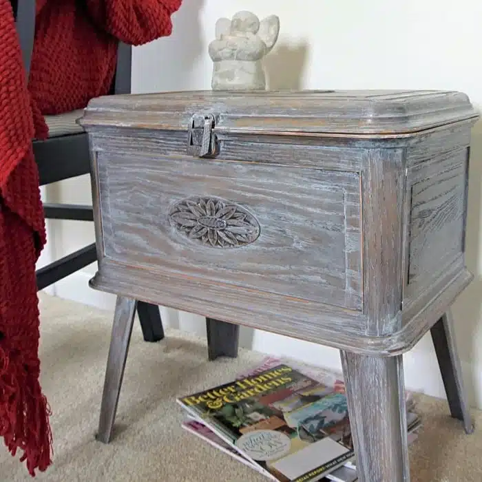 Paint Plastic Furniture To Look Like Real Wood With KRYLON White Wash Farmhouse Finish