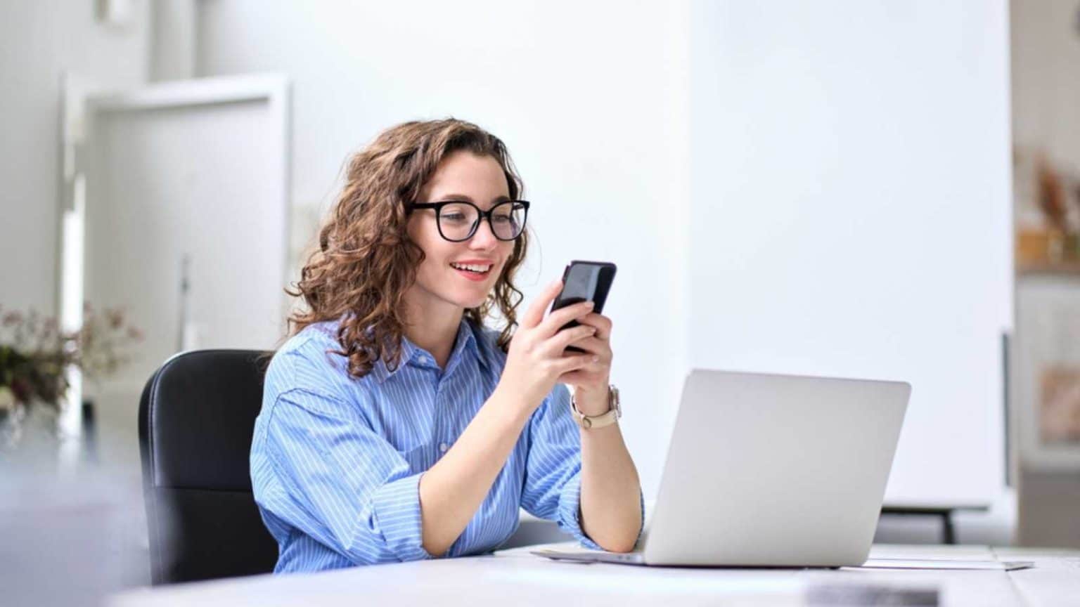Woman purchasing online
