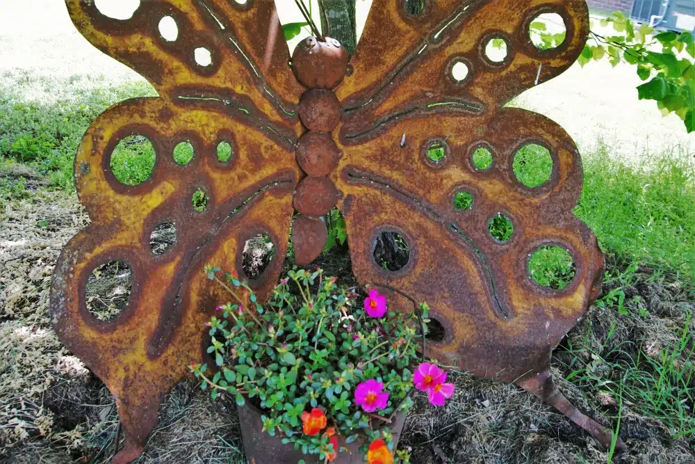 rusty metal butterfly and flower pot (1)