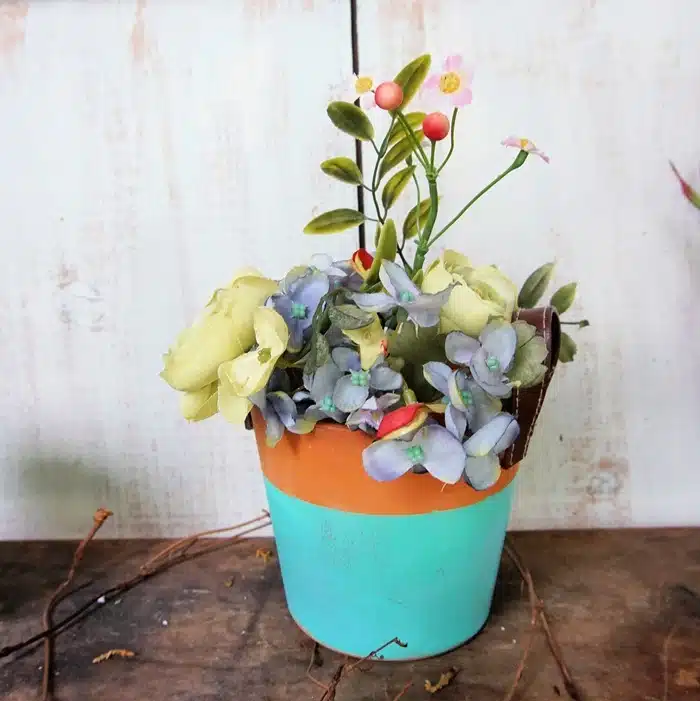 paint flower pots and make designs using painters tape