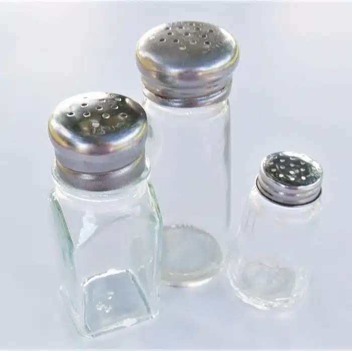 Sexy Salt and Pepper shakers that look like batteries are pretty