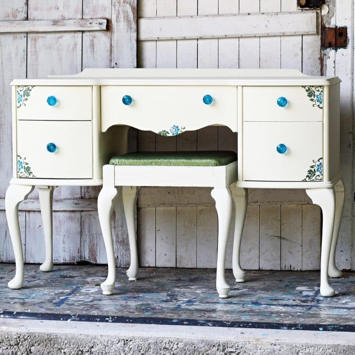 Paint a desk with Dixie Belle Paint