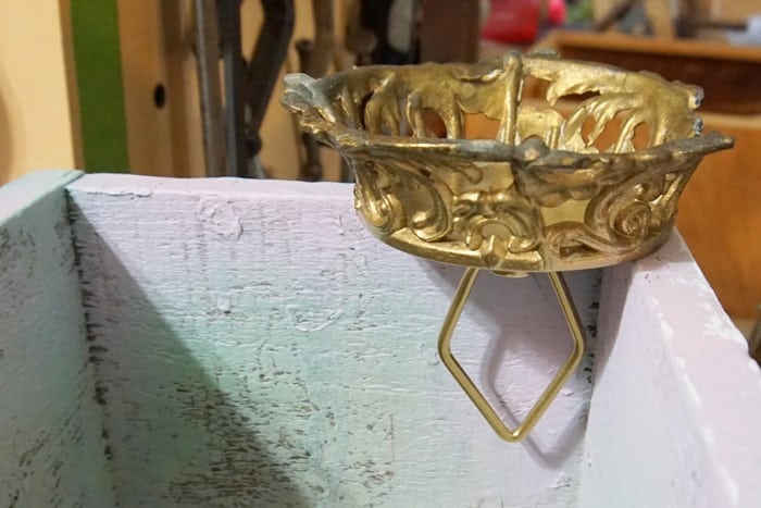 how to spray paint small things