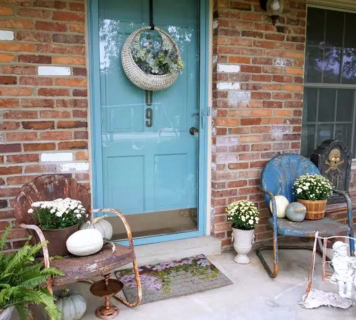 Decorate your front porch with rustic Fall decor (1)
