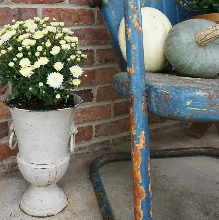 Decorate your front porch with rustic Fall decor (3)