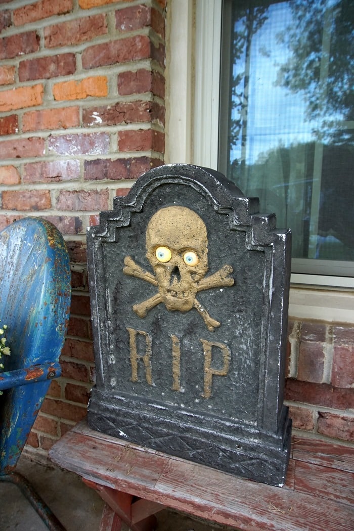 Decorate your front porch with rustic Fall decor (4)