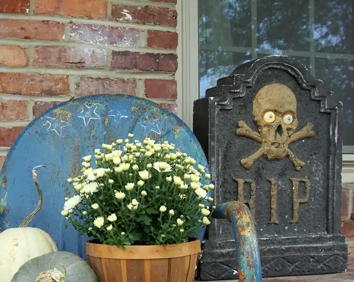 Decorate your front porch with rustic Fall decor (5)