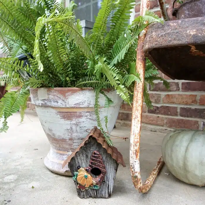 Decorate your front porch with rustic Fall decor (7)