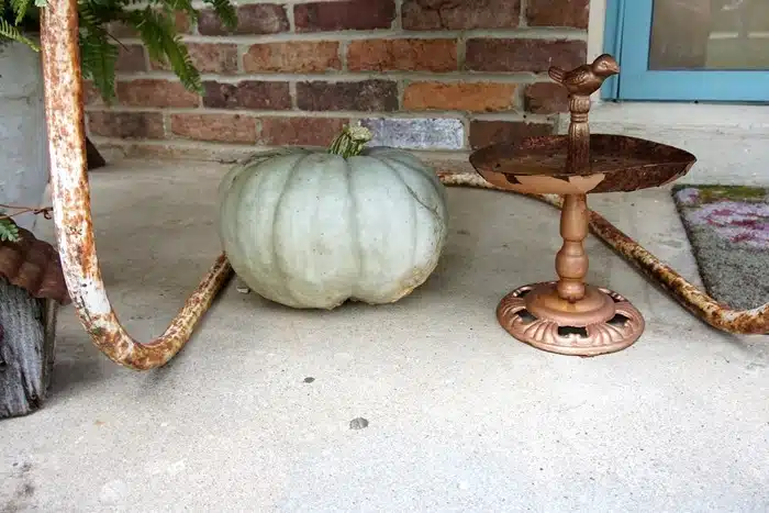 Decorate your front porch with rustic Fall decor (8)