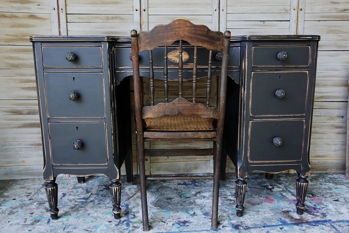 Furniture makeover with Dixie Belle Chalk Minieral Paint