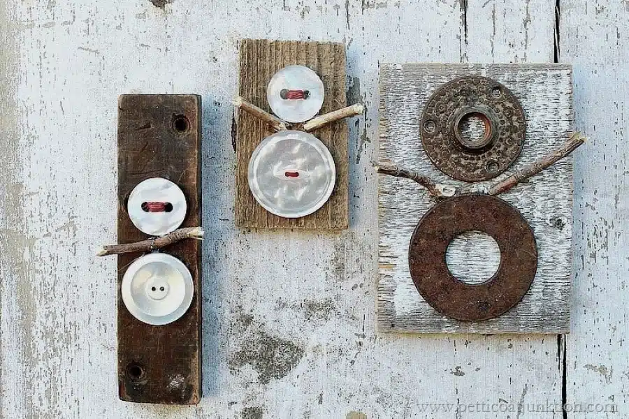 make snowman ornaments with old buttons and hardware