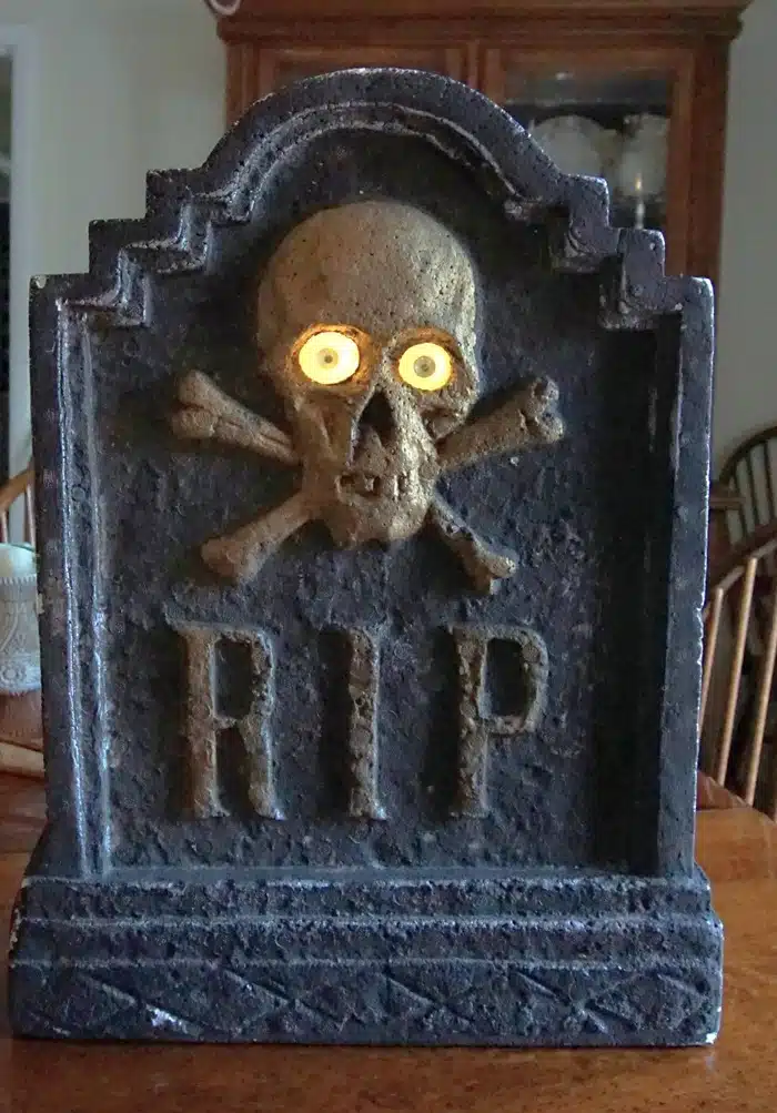 RIP lighted Halloween decor