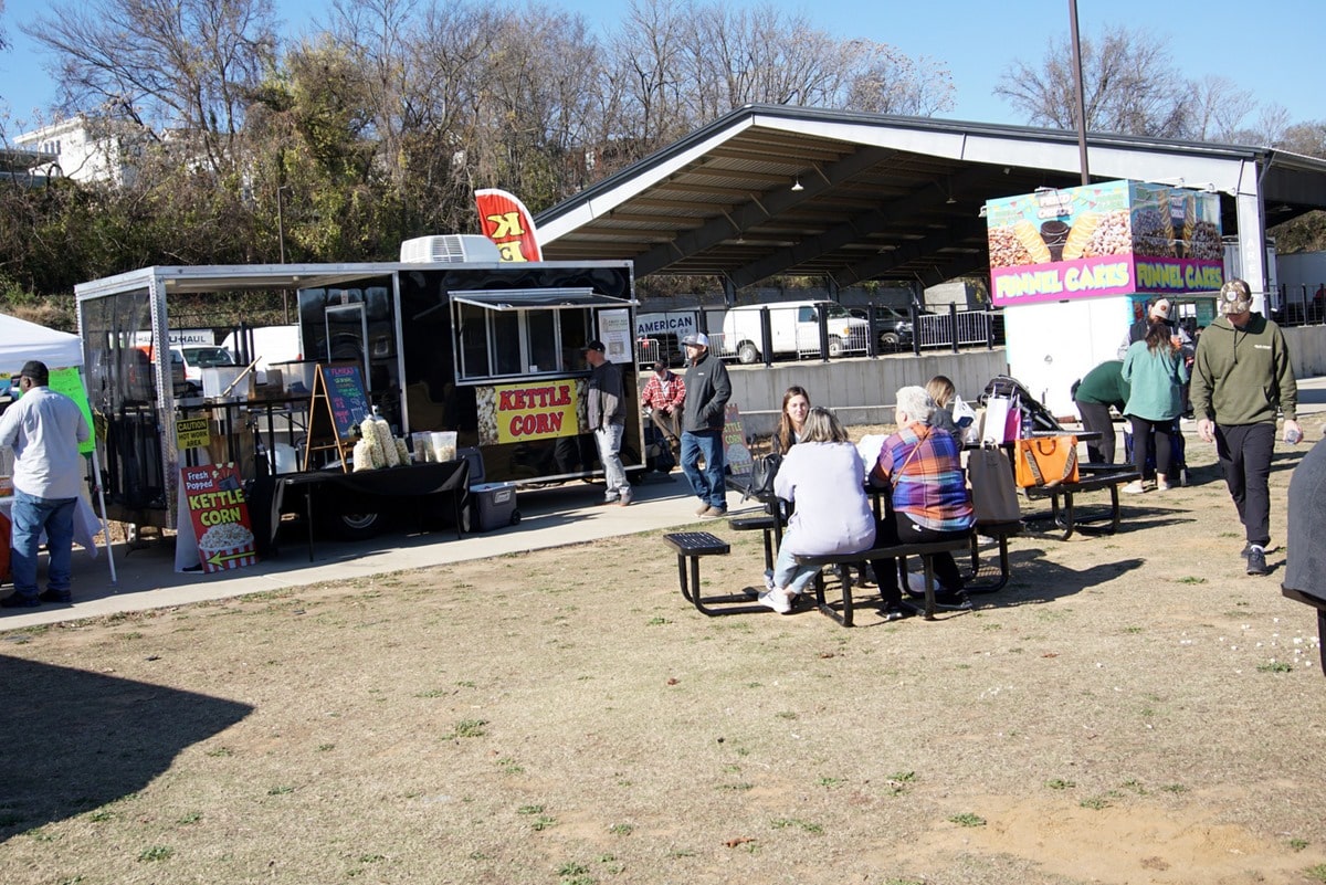 Nashville Flea Market Shopping with Petticoat Junktion (3)