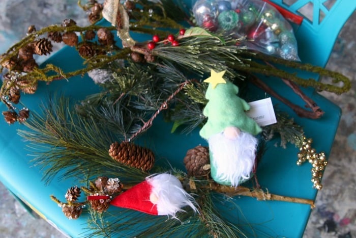 make a silver plate chalkboard wreath (4)