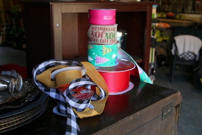 make a silver plate chalkboard wreath (5)