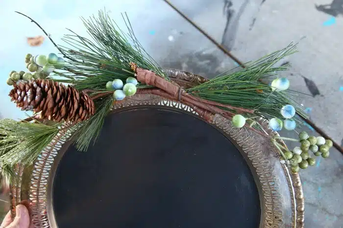 make a silver plate chalkboard wreath (7)