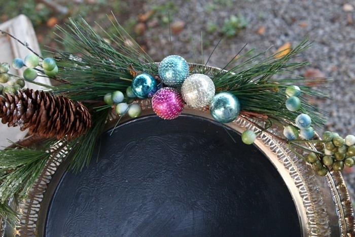 make a silver plate chalkboard wreath (9)