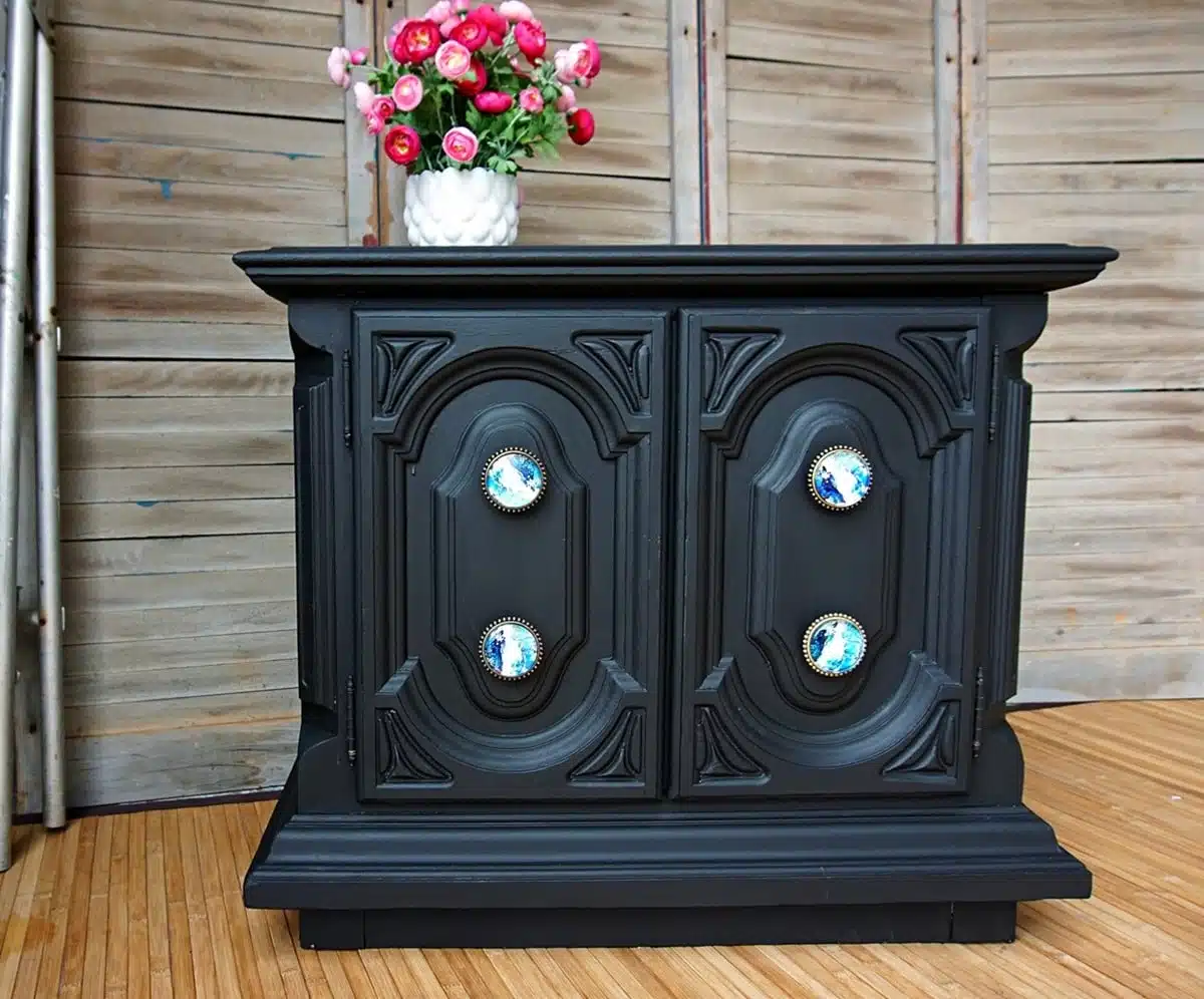 paint a side table with Dixie Belle Chalk Mineral Paint color Caviar and add new knobs
