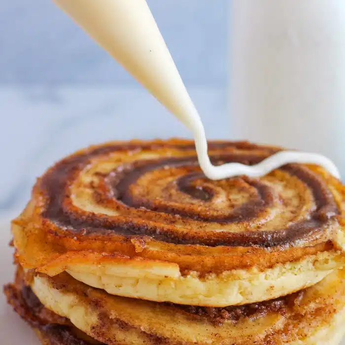 how to add cream cheese drizzle to cinnamon roll pancakes