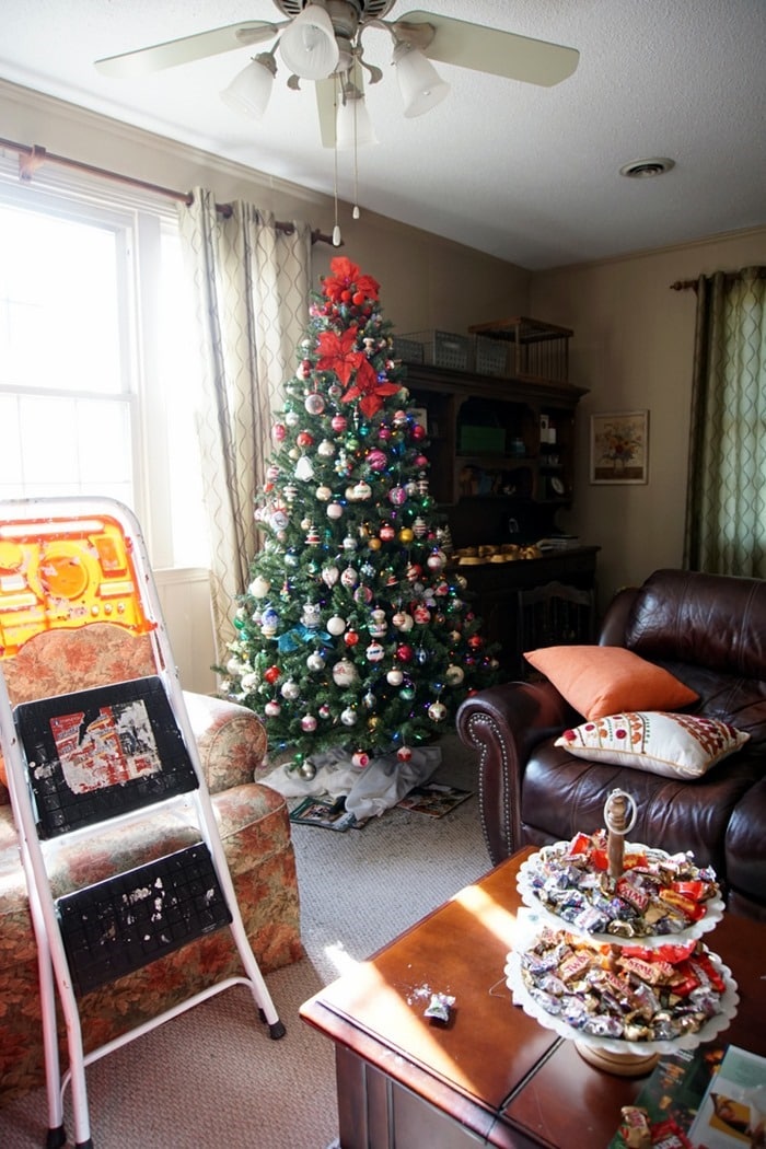 the mess while decorating for Christmas Petticoat Junktion (4)