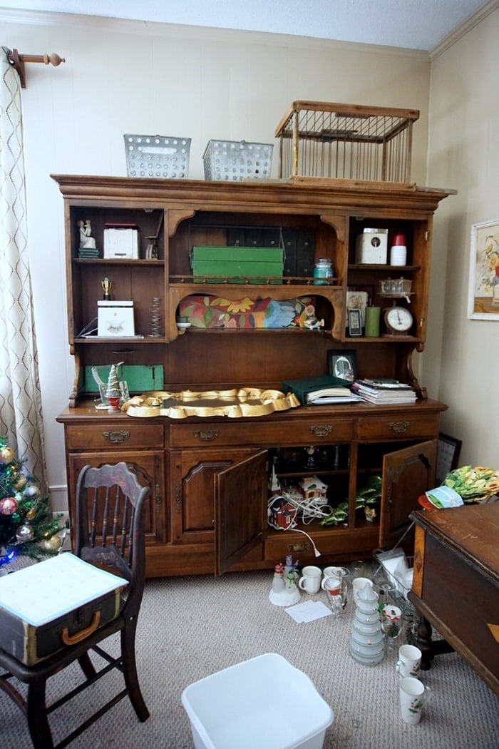 the mess while decorating for Christmas Petticoat Junktion (5)